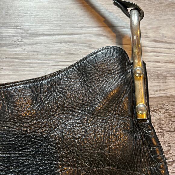Vintage Black Leather Shoulder Bag w/ Chrome Ring Hardware Indie Sleaze 90s - Picture 5 of 8